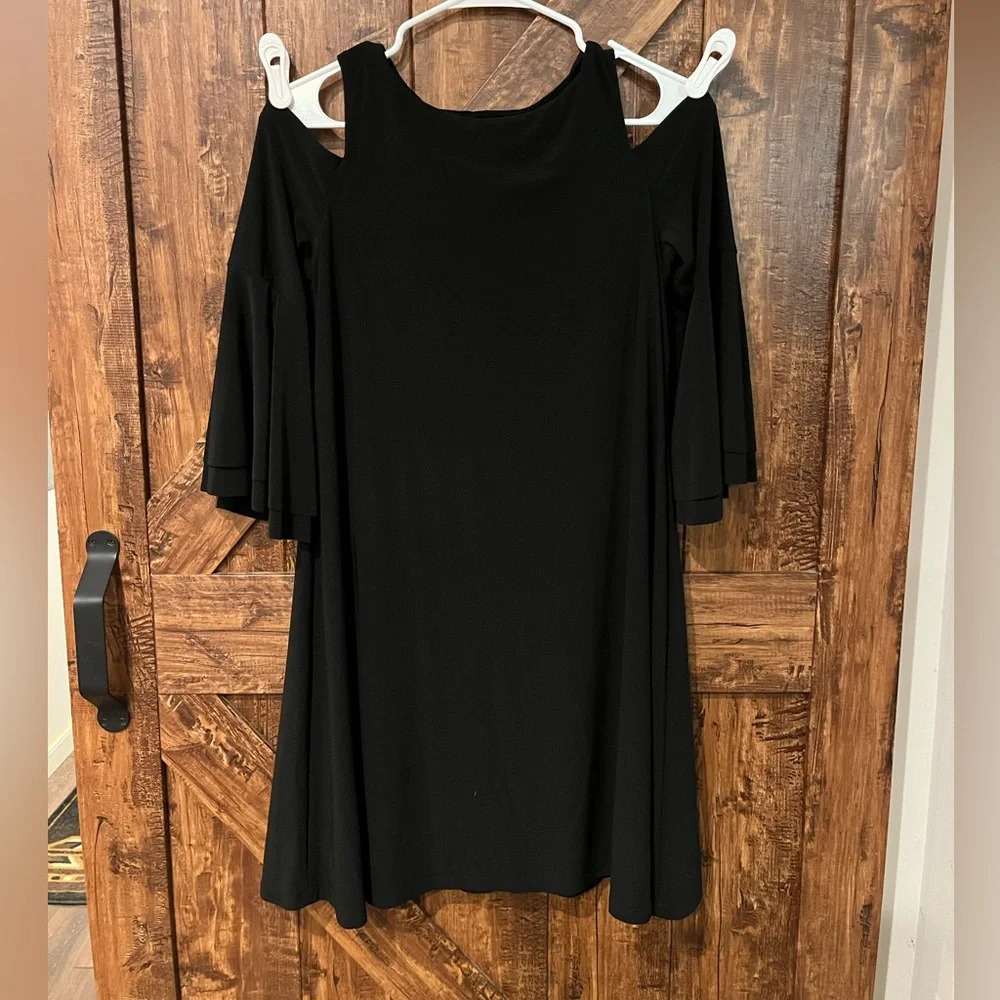 Lauren Ralph Lauren elegant solid black off the shoulder Womens size‎ 6 dress